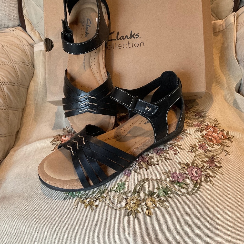 NEW CLARKS SUMMER BLACK  COMFORT SANDALS CUSHION INSOLE  9 M 40 NIB